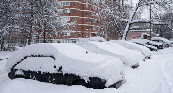 车上的雪扫下去刮车漆吗,第1张